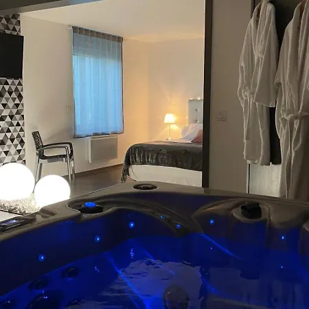 Jacuzzi Privatif Interieur 6km Du Mont Saint Michel Maison d'hôtes *