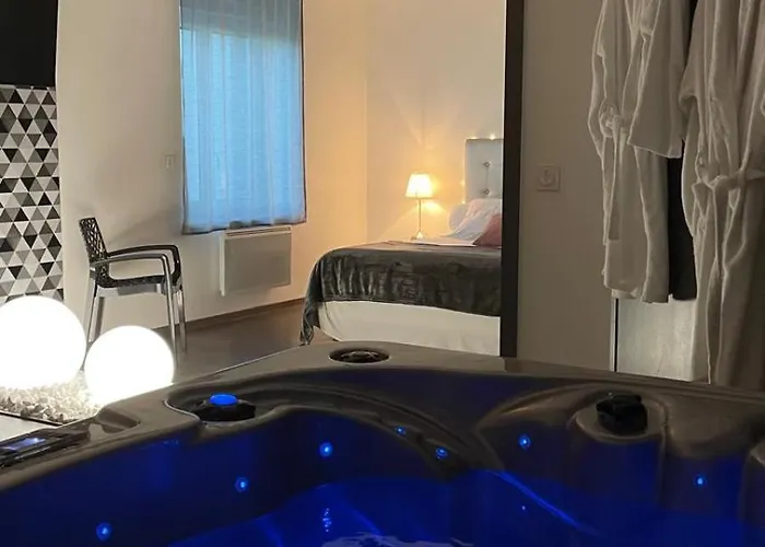Jacuzzi Privatif Interieur 6km Du Mont Saint Michel Maison d'hôtes *