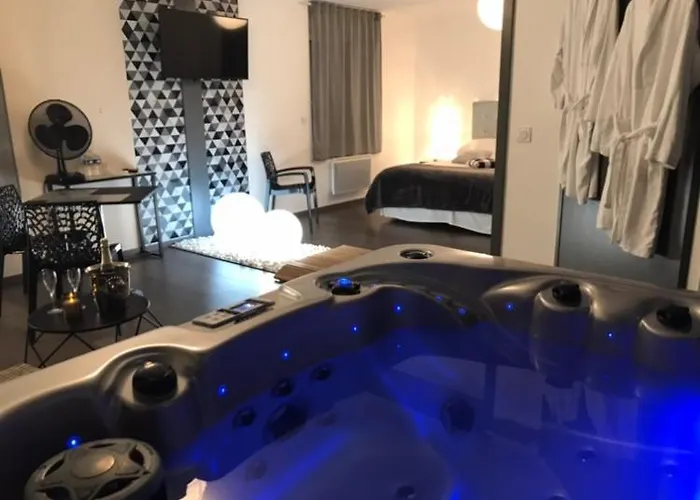 Pensión Jacuzzi Privatif Interieur 6km Du Mont Saint Michel Courtils